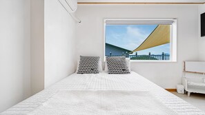 Basic Room, 1 Bedroom (baramsori) - Namhae Gooreamyelmae Pension (Namhae)