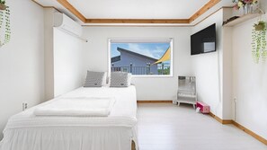 Basic Room, 1 Bedroom (baramsori) - Namhae Gooreamyelmae Pension (Namhae)