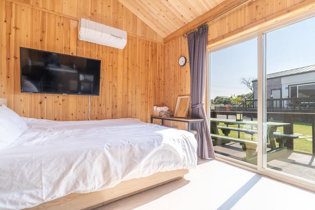 Basic Room, 1 Bedroom (couple1) | 1 bedroom, free WiFi