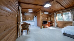 Room - Seogwipo Baelritongnamubilriji Pension (Seogwipo)