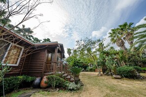 Exterior - Seogwipo Baelritongnamubilriji Pension (Seogwipo)