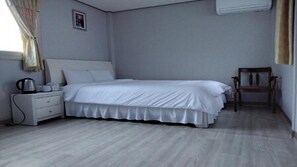 Basic Room, 1 Bedroom (Kwin Seutyudio) - Jeju Ophirhouse Pension (Seogwipo)
