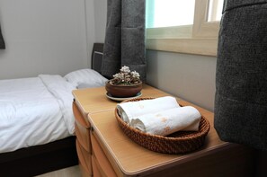 Basic Room, 1 Bedroom (Seutyudio) | 1 bedroom, free WiFi - Jeju Ophirhouse Pension (Seogwipo)