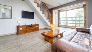 Basic Room, 1 Bedroom (203) | 1 bedroom, free WiFi - Jeju Badagreen Pension (Jeju City)