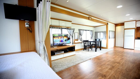 Basic Room, 1 Bedroom (Hallasan) | Free WiFi - Seogwipo Pyoseoncaravan (Seogwipo)