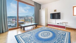 Basic Room, 1 Bedroom (provence201) | 1 bedroom, free WiFi - Gangneung Pinepalace Pasion (Gangneung)