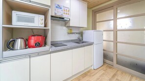 Basic Room, 1 Bedroom (sangolbaram) | 1 bedroom, free WiFi - Samcheok ara Pension (Samcheok)
