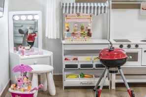 Basic Room, 2 Bedrooms (Banana) | Free WiFi - Jeju Sky Kids Pension (Jeju City)