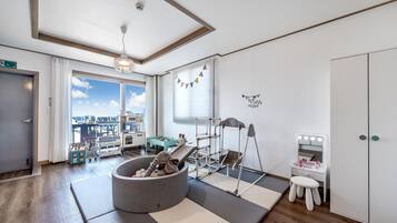 Basic Room, 2 Bedrooms (Kiwi) | Free WiFi