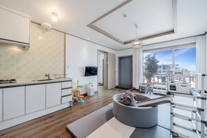 Basic Room, 2 Bedrooms (Kiwi) | Free WiFi