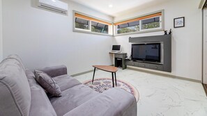 Basic Room, 1 Bedroom (haengbok ( hot waterPoolvilla )) | 1 bedroom, free WiFi