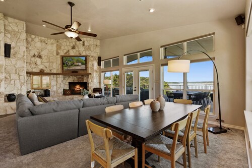 Paradise by the lake - Lonestar Lakehouse