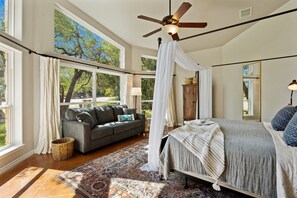 4 bedrooms, desk, free WiFi