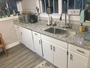 Fridge, microwave, oven, stovetop - Jocasee Landing Lake Cottage - 1 mi from boat ramp! (Salem)