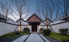 Presidential Villa | Premium bedding, down comforters, pillowtop beds, minibar - Ahn Lan Xinchang (Shaoxing)