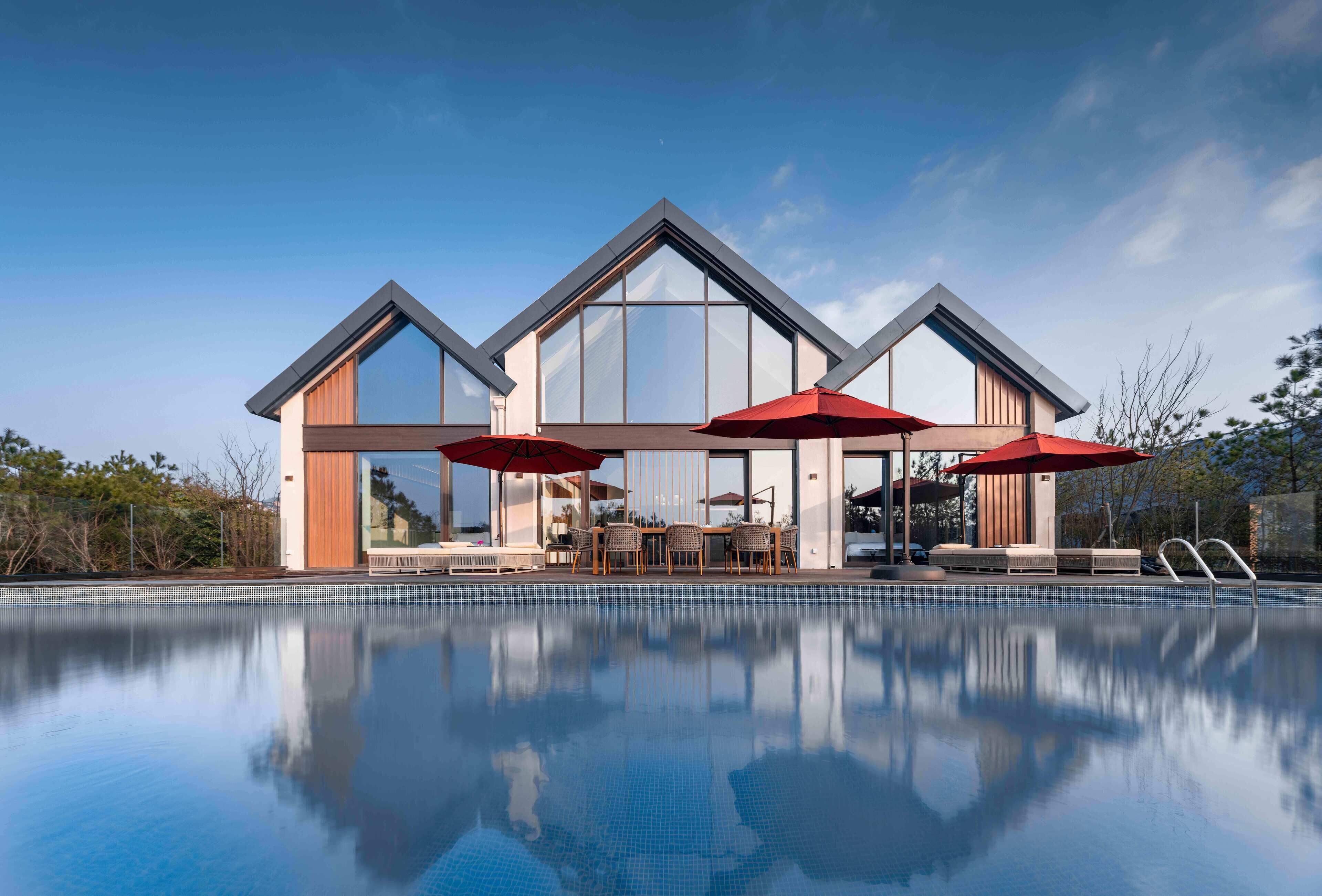 揽峰居别墅 | 高档床上用品、羽绒被、加厚床垫、迷你吧