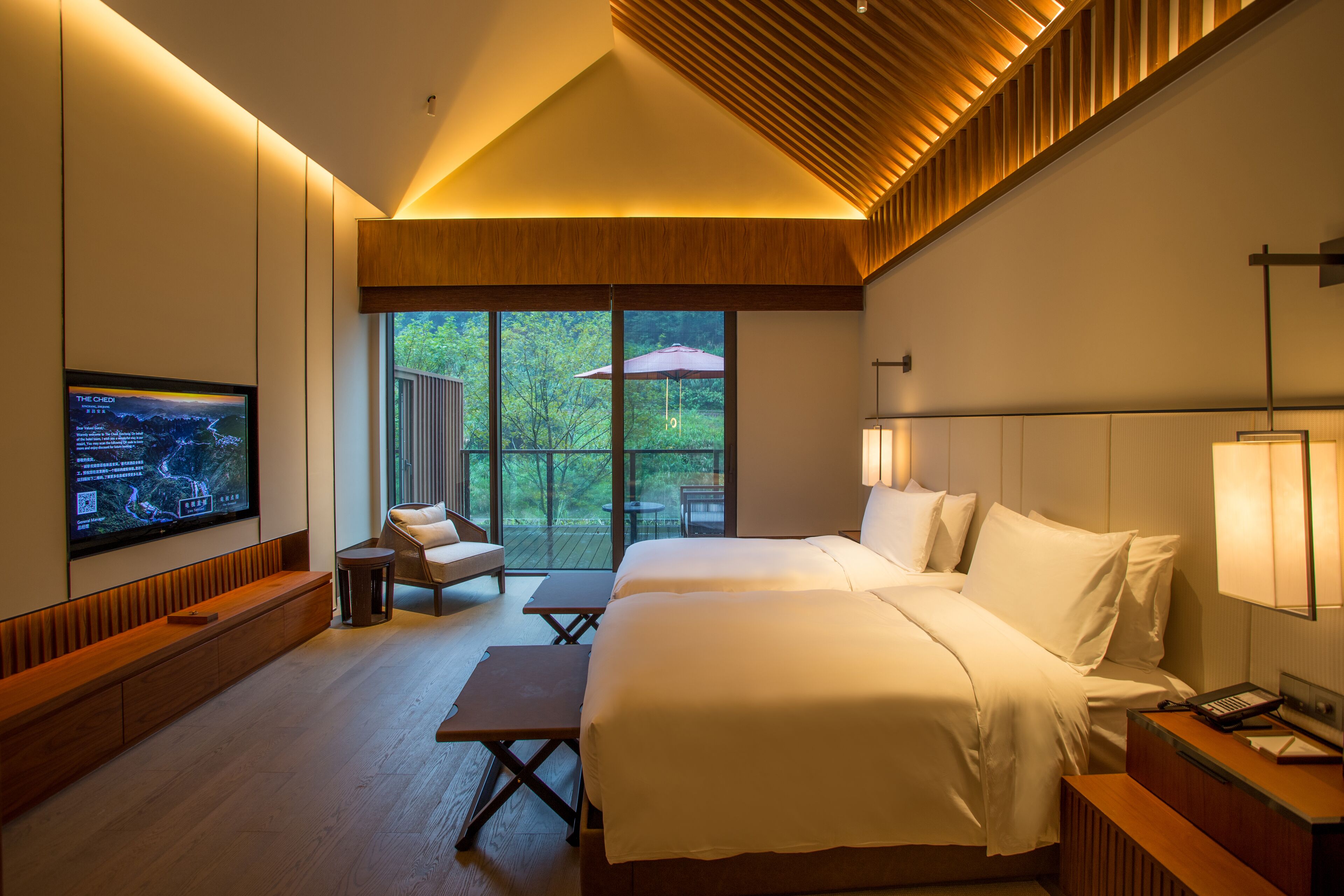 Twin Room | Premium bedding, down comforters, pillowtop beds, minibar