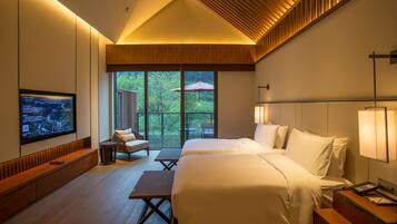 Twin Room | Premium bedding, down comforters, pillowtop beds, minibar