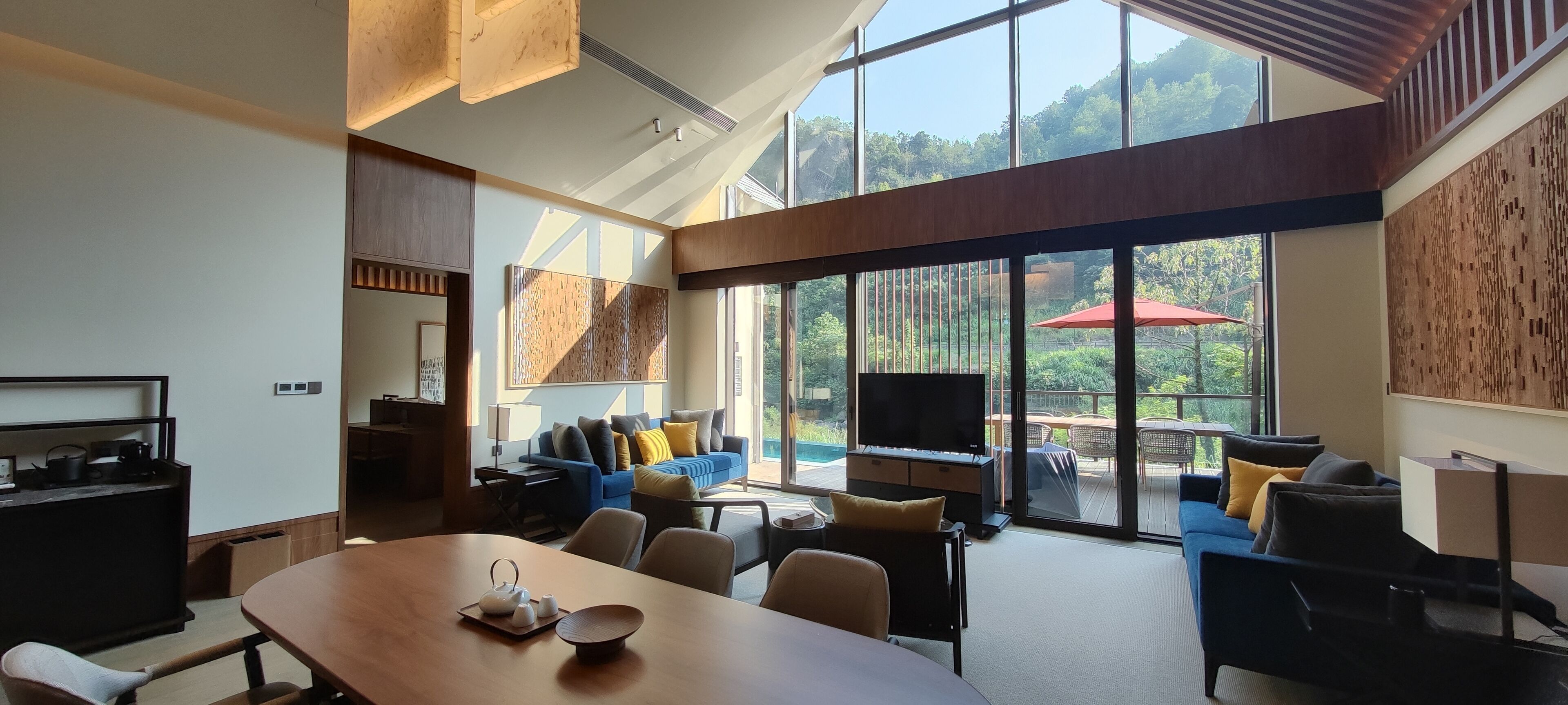 Villa | Premium bedding, down comforters, pillowtop beds, minibar