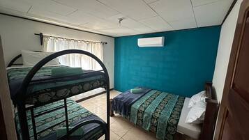 2 habitaciones, tabla de planchar con plancha y wifi gratis