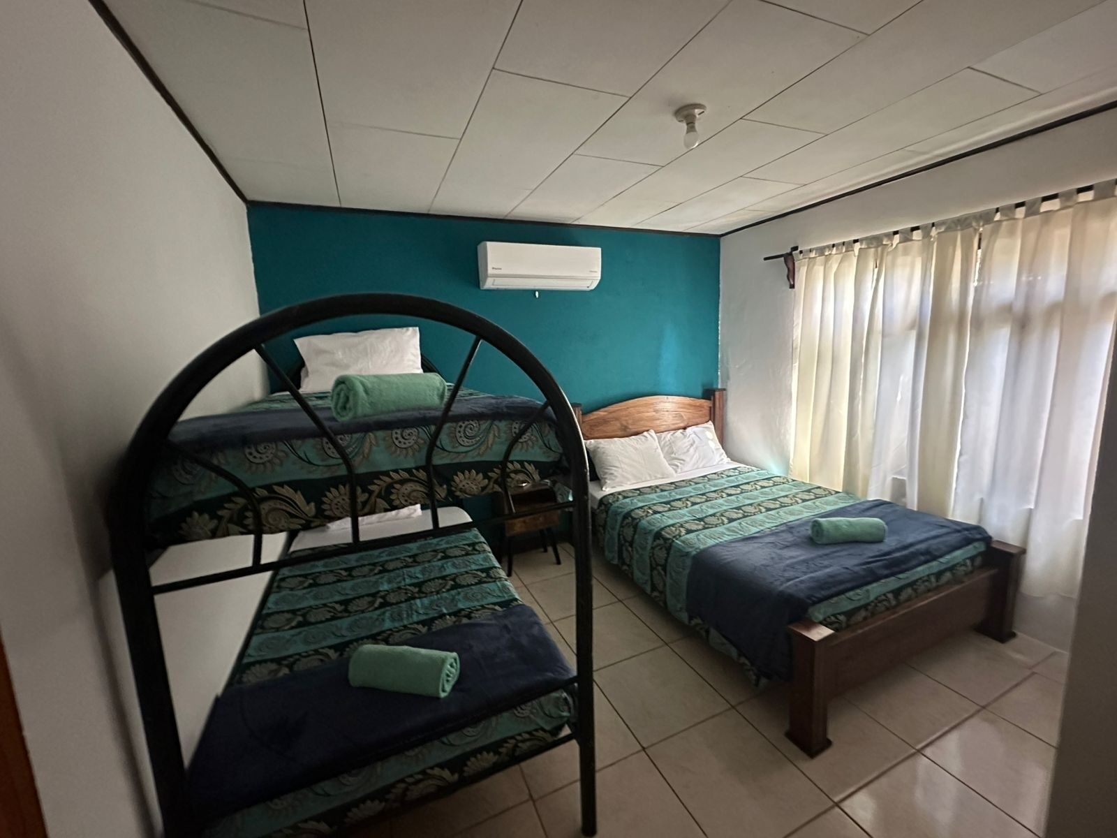 2 soverom, strykejern/-brett, wi-fi (inkludert) og sengetøy