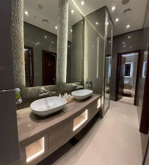 Bathroom - Bahrain Airport Hotel - Airside (Muharraq)