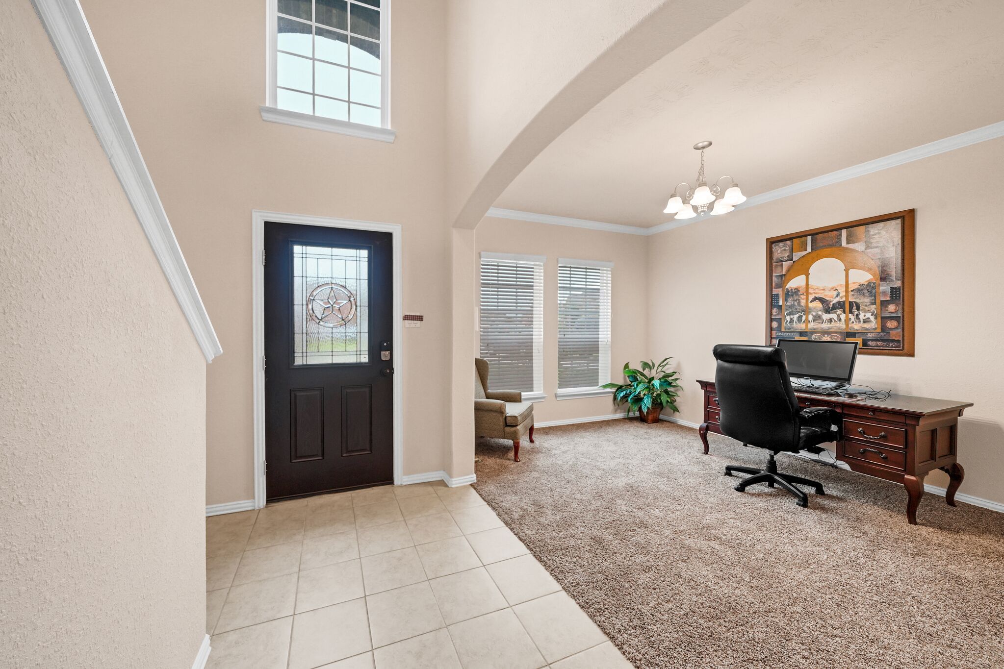 Large 4 bedroom 2.5 bathroom King Suite, 3 queens, 2 sofa beds, 2 air mattress 