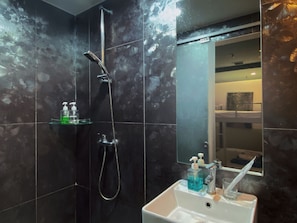 Standard Quadruple Room | Bathroom | Shower, free toiletries, hair dryer, slippers