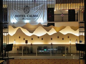 Lobby sitting area - Hotel Calmo Chinatown (Singapore)