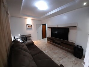 Smart TV, books, video library, stereo - Exclusive Pool (Planaltina)