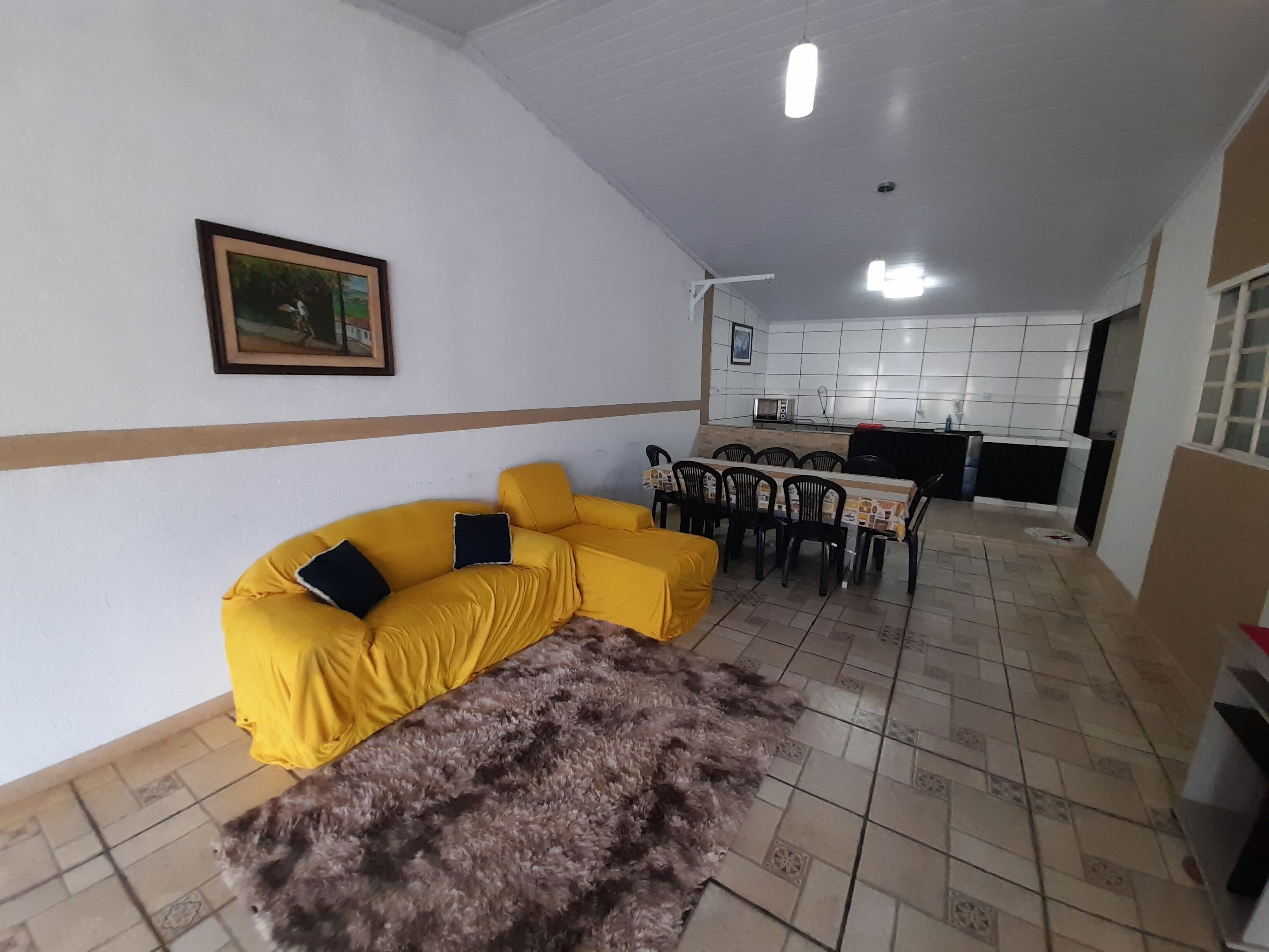 Smart TV, livros, videoteca, aparelho de som