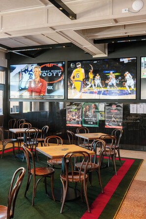 Sports bar - Palace Hotel Mortlake (Mortlake)