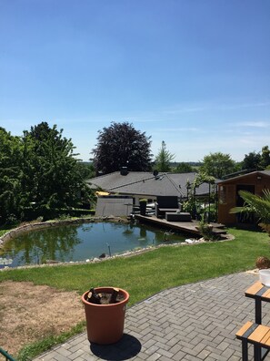 Property grounds - Moni's chicken farm Pure nature Outdoor pool for shared use (Nettetal)