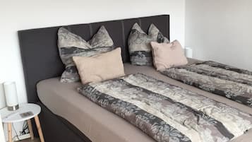 2 habitaciones, tabla de planchar con plancha, cuna de viaje y wifi