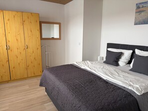 2 Schlafzimmer, Bügeleisen/Bügelbrett, Reisekinderbett, WLAN
