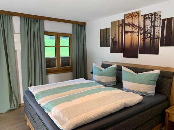 1 bedroom, internet, bed sheets
