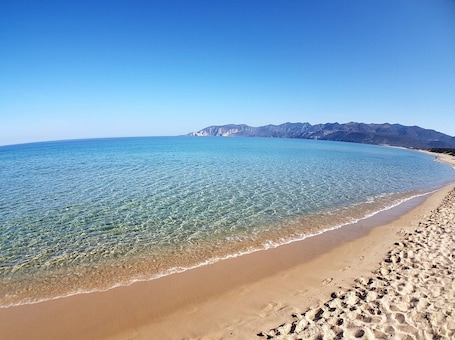 Beach nearby. Appartamento Nuraghe with Air Conditioning, Garden and Terrace