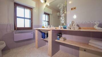 Dusch, hårtork och handdukar