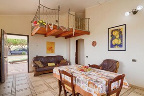 Dining - Villa "Limone" near the beach – A/C, Wi-Fi, garden, terrace & barbecue (Gonnesa)