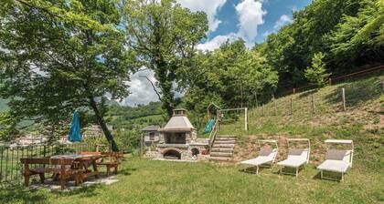 Apartment "Nonno Bigi Tulipano" with Mountain View, Wi-Fi, Balcony & Garden