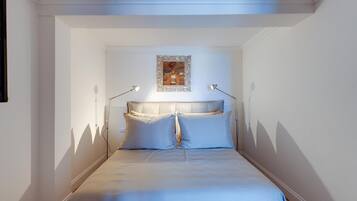 3 bedrooms, bed sheets