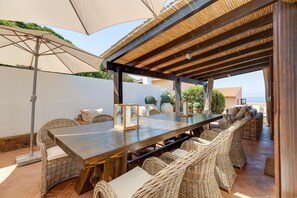 Outdoor dining - Vacation Home "Casa de S Arca 3" with Spectacular Sea View, A/C, Garden, Terrace & Barbecue (Pistis - Arbus)