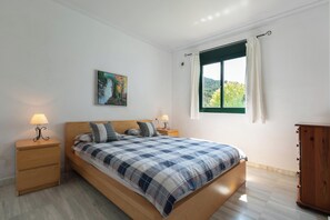 2 slaapkamers, een strijkplank/strijkijzer, gratis wifi, beddengoed