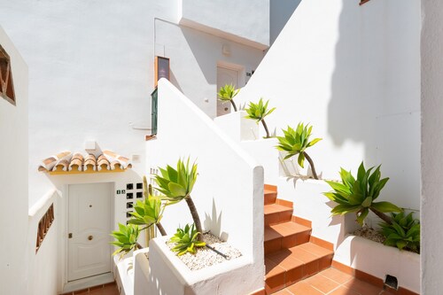 Apartment Alhaurín Golf with Mountain View, Pool, Wi-Fi, A/C, Terrace & Garden