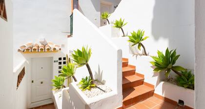 Apartment Alhaurín Golf with Mountain View, Pool, Wi-Fi, A/C, Terrace & Garden