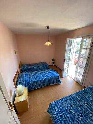 2 Schlafzimmer, Bügeleisen/Bügelbrett