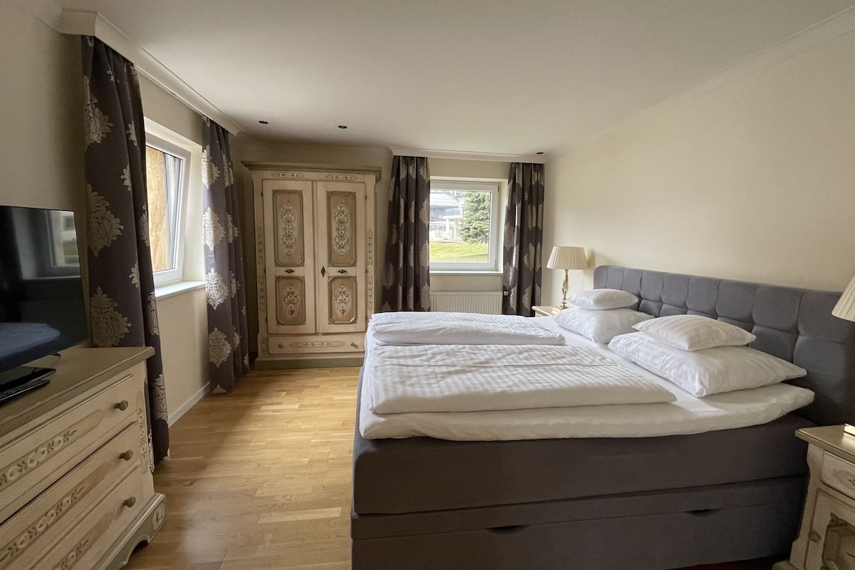 Suite with one bedroom Villa Gloria | 1 bedroom, in-room safe, free WiFi, bed sheets