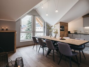 Penthouse Suite II with five bedrooms and private sauna | 房內夾萬、免費 Wi-Fi、床單
