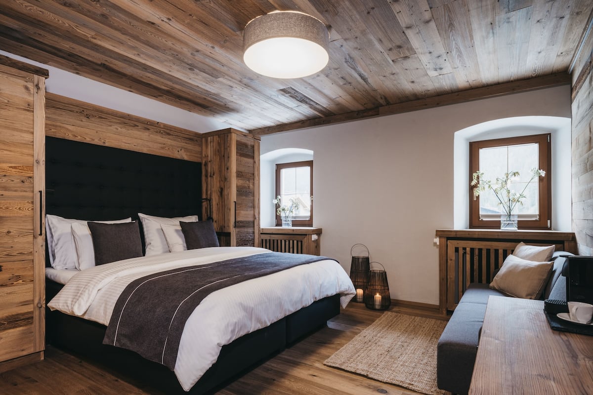 1 bedroom, in-room safe, free WiFi, bed sheets