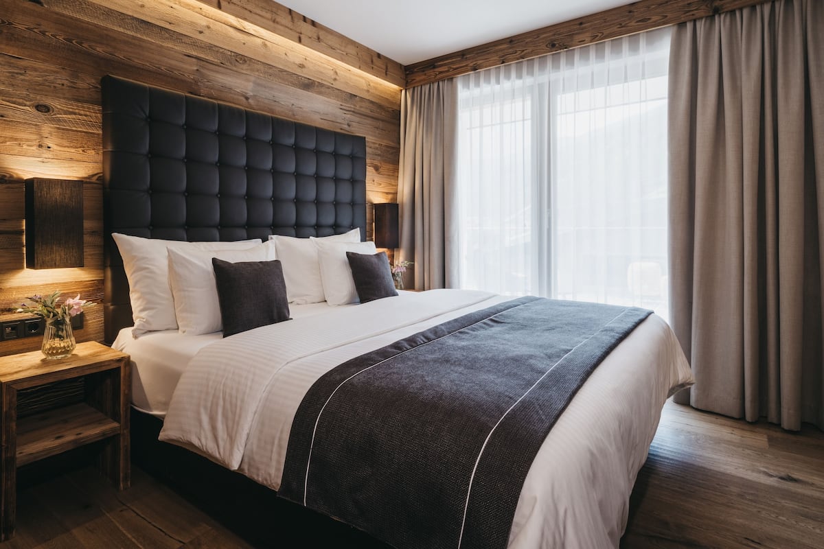1 bedroom, in-room safe, free WiFi, bed sheets